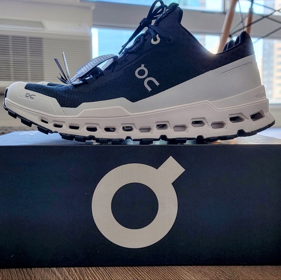 *SOLD*Men's On Running Cloudultra sz 8 Black White EUC Cloud Ultra - Picture 1 of 6